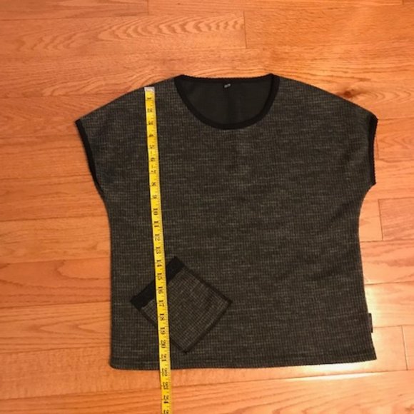 Québec designer top. Size XS - Picture 3 of 6